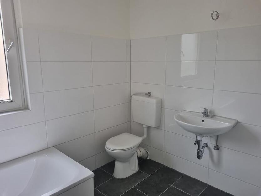 Geräumige 2-Zimmer-Wohnung wartet auf Sie zimmer