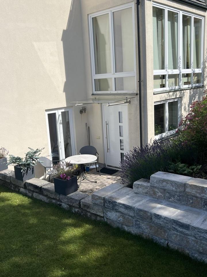 Exklusive und neuwertige EinliegerWohnung mit Terrasse und EBK