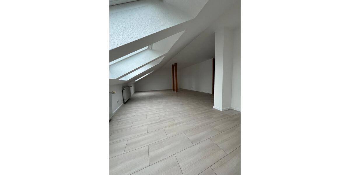 Dachgeschoßwohnung Voerde (Niederrhein) - 2.5 Zimmer, 65 m&sup2;, 650&euro; | Angebot:25830173