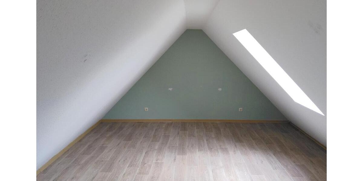 Dachgeschoßwohnung Elsteraue - 3.5 Zimmer, 85 m&sup2;, 470&euro; | Angebot:26233704