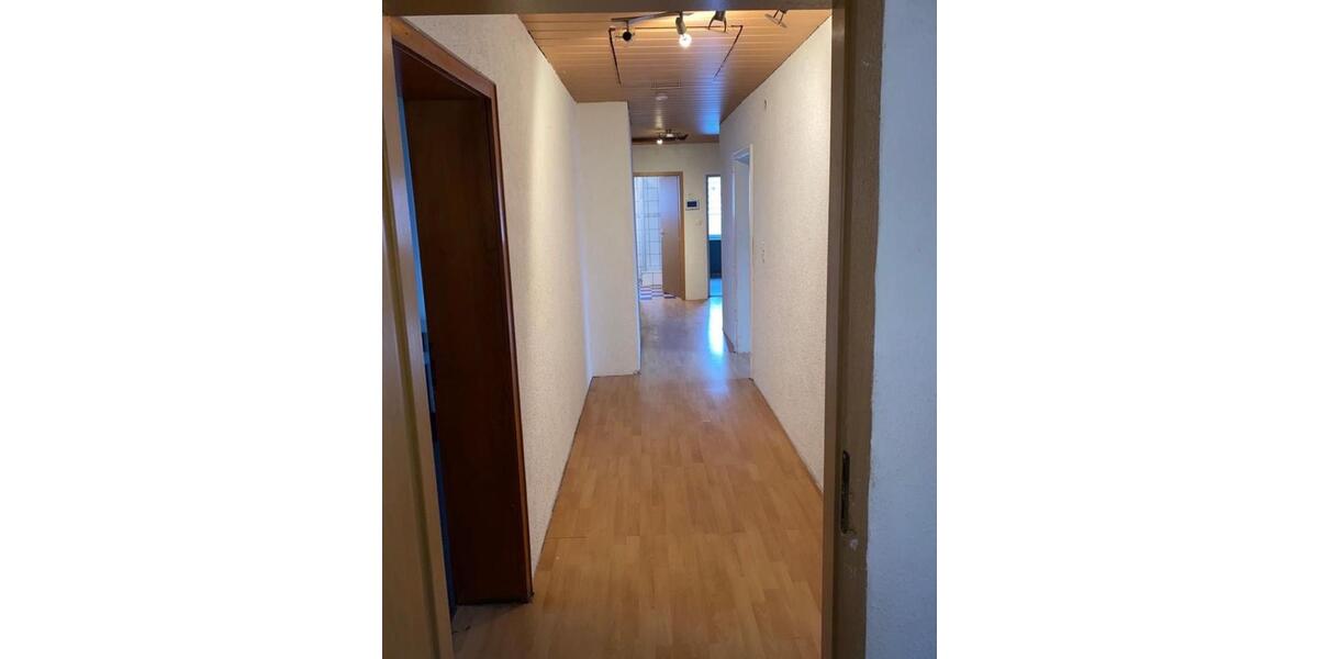 Dachgeschoßwohnung Quierschied - 1 Zimmer, 120 m&sup2;, 480&euro; | Angebot:26042560