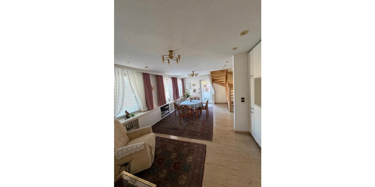 Etagenwohnung Hildesheim Himmelsthür - 3 Zimmer, 143 m&sup2;, 1.450&euro; | Angebot:26277673