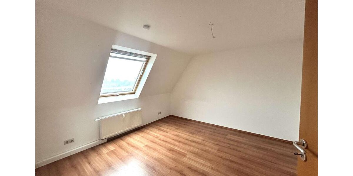 Dachgeschoßwohnung Limbach-Oberfrohna Oberfrohna - 4 Zimmer, 92 m&sup2;, 644&euro; | Angebot:26664449