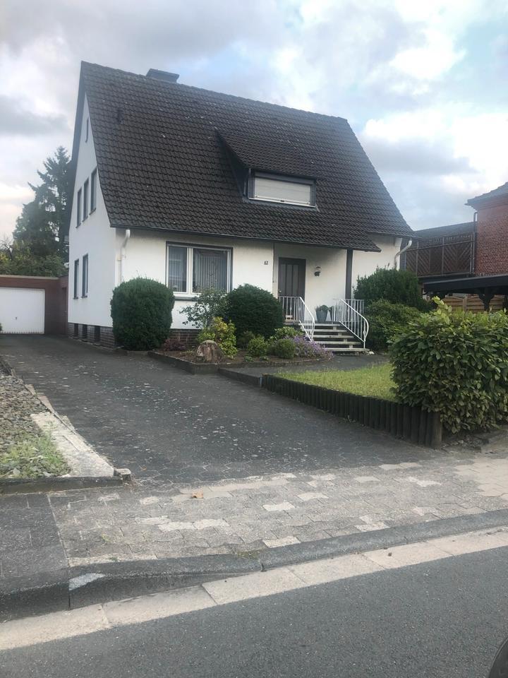 Zweifamilienhaus mit Garten, Garage & Carport zu vermieten