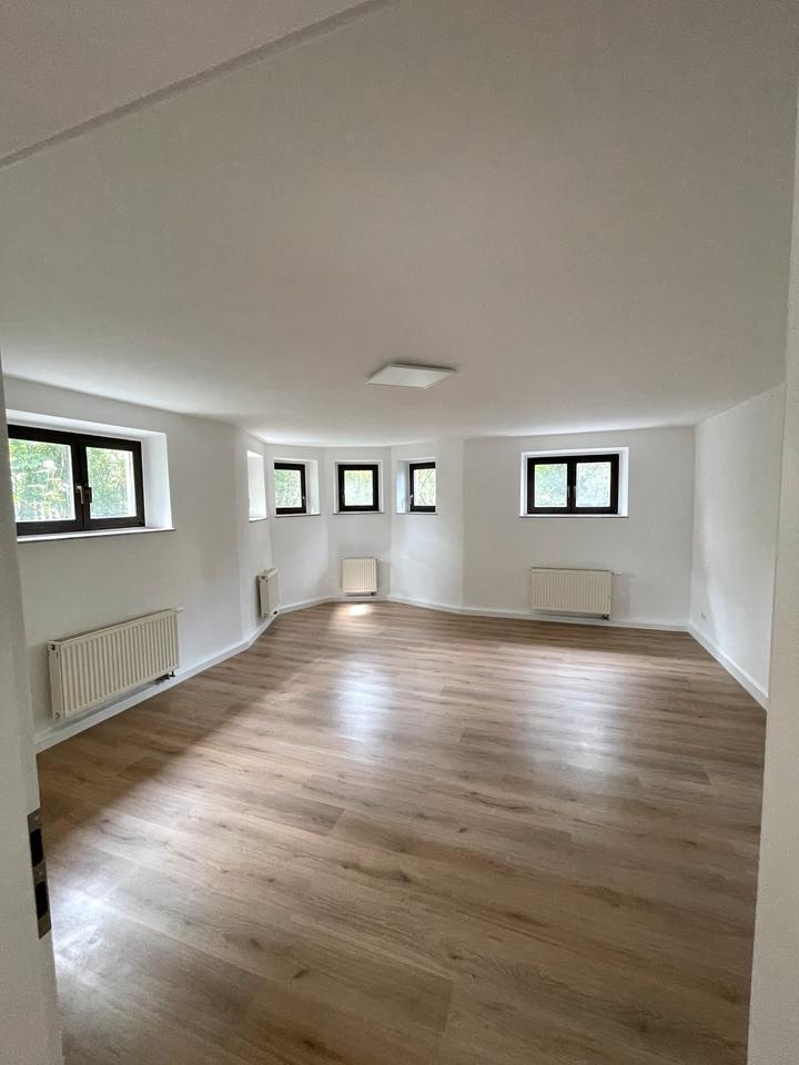 Renovierte 2-Zimmer TerassenWohnung in Stuttgart mit Carport