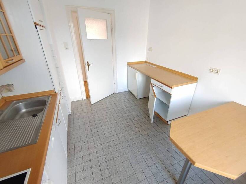 Nähe Stadtpark: Ruhige 4-Zimmer-Wohnung mit Süd-West-Loggia in 23568 Lübeck-St.Gertrud, Lutherstr.