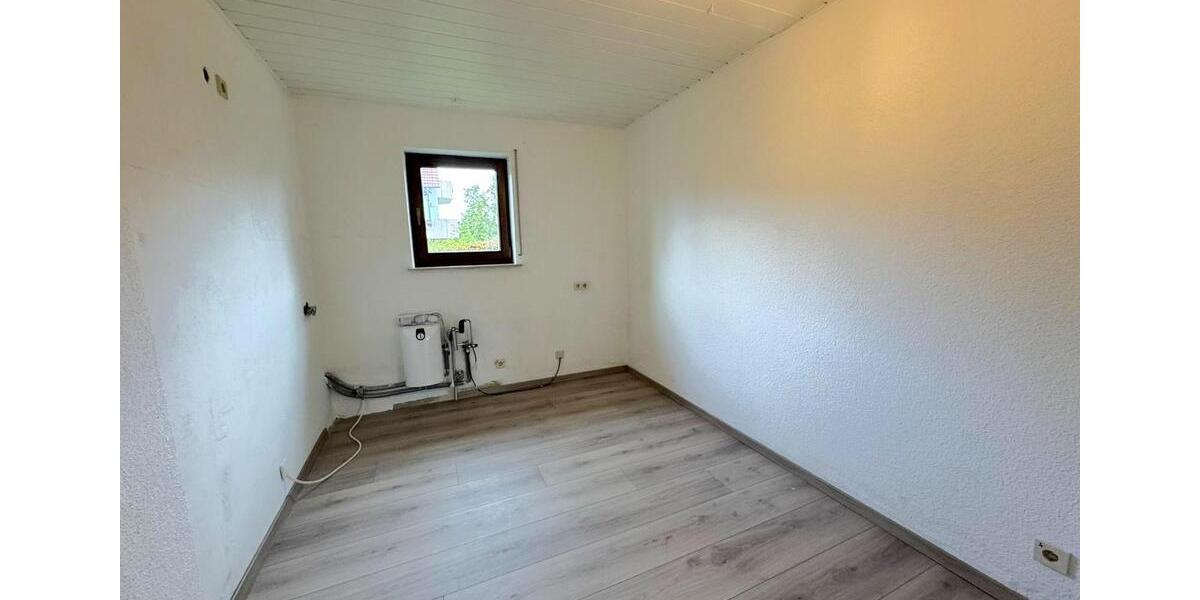 Erdgeschoßwohnung Bad Schwalbach - 4 Zimmer, 133 m&sup2;, 1.300&euro; | Angebot:26636099