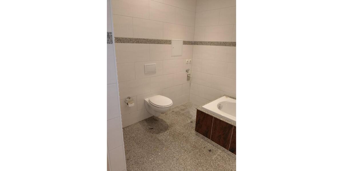 Erdgeschoßwohnung Werdau - 4 Zimmer, 95 m&sup2;, 740&euro; | Angebot:25042195