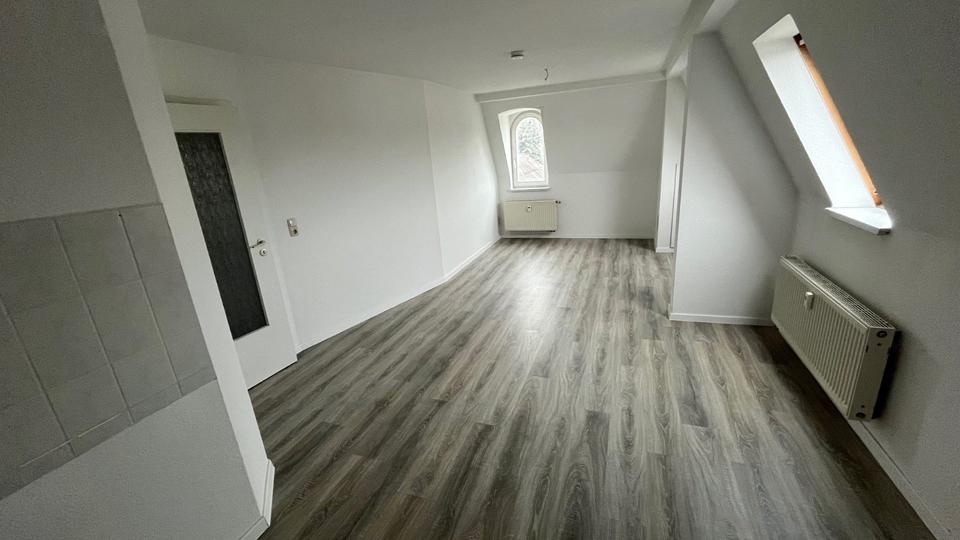 Dachgeschoßwohnung Werdau - 2 Zimmer, 35 m&sup2;, 200&euro; | Angebot:24817062