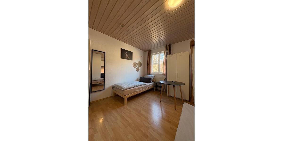 Wohnen auf Zeit Sindelfingen Darmsheim - 20 Zimmer, 400 m&sup2;, 25&euro; | Angebot:19911746