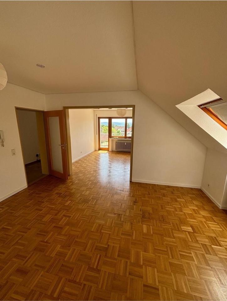 Geräumige DG Wohnung + Garage