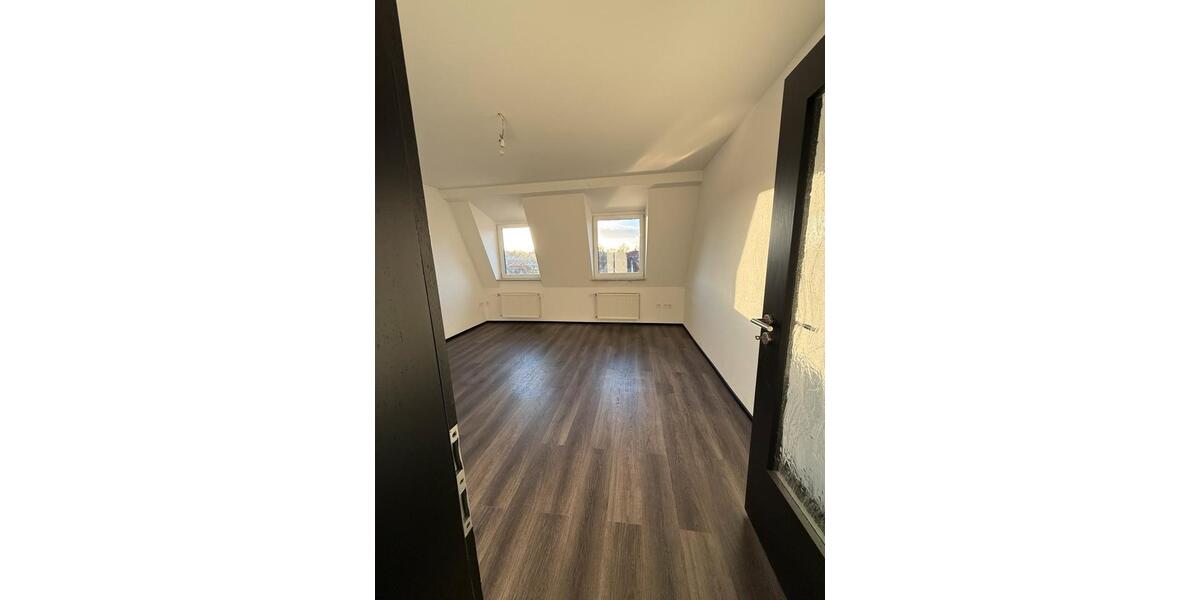 Dachgeschoßwohnung Werl - 4 Zimmer, 125 m&sup2;, 1.200&euro; | Angebot:26538368