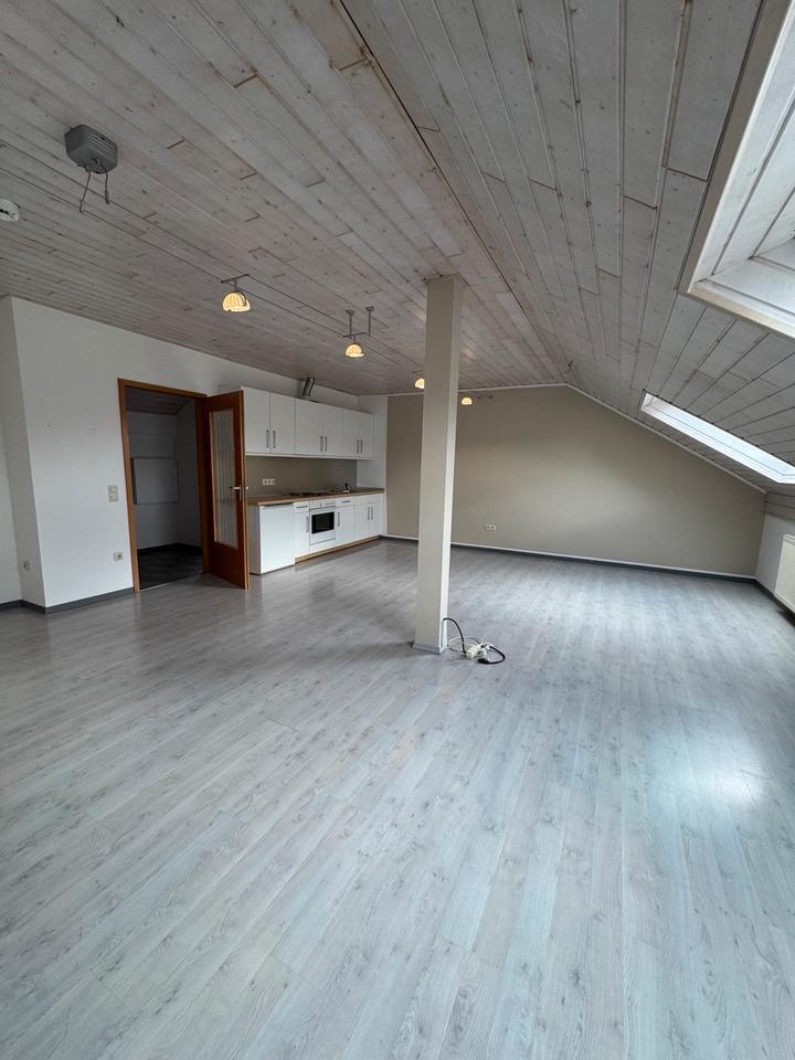 DG-Wohnung zimmer