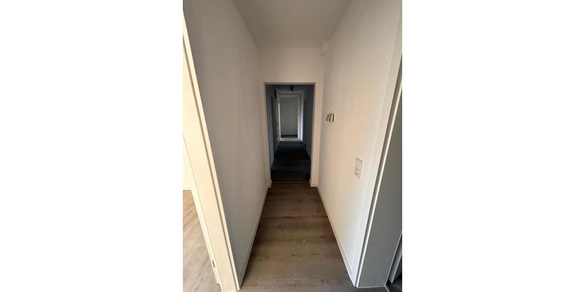 Zimmer in neu gegründeter, Renovierten 4-Zimmerwohnung frei 4 zimmer