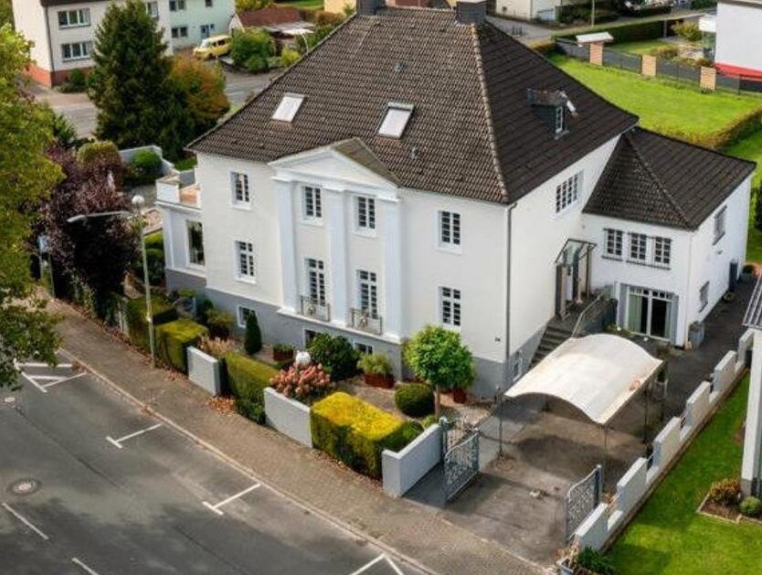 Exklusive 3-Zimmer DG-Wohnung in stilvoller Jugendstilvilla