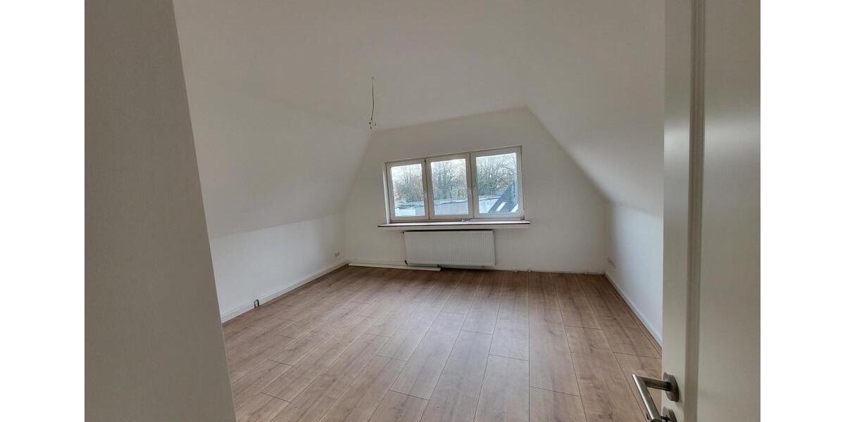 Dachgeschoßwohnung Bremen Hemelingen - 4 Zimmer, 97 m&sup2;, 1.250&euro; | Angebot:25645799