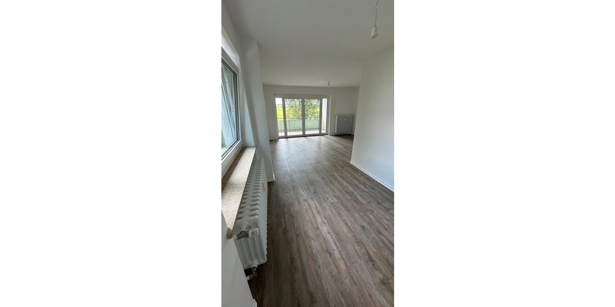 2. OG 4 Zimmer mit Balkon ab Dezember (frisch saniert) 4 zimmer