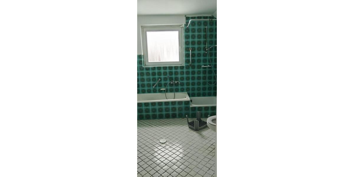 Helle 4 zimmmer Wohnung mit Garage zu Vermieten 4 zimmer