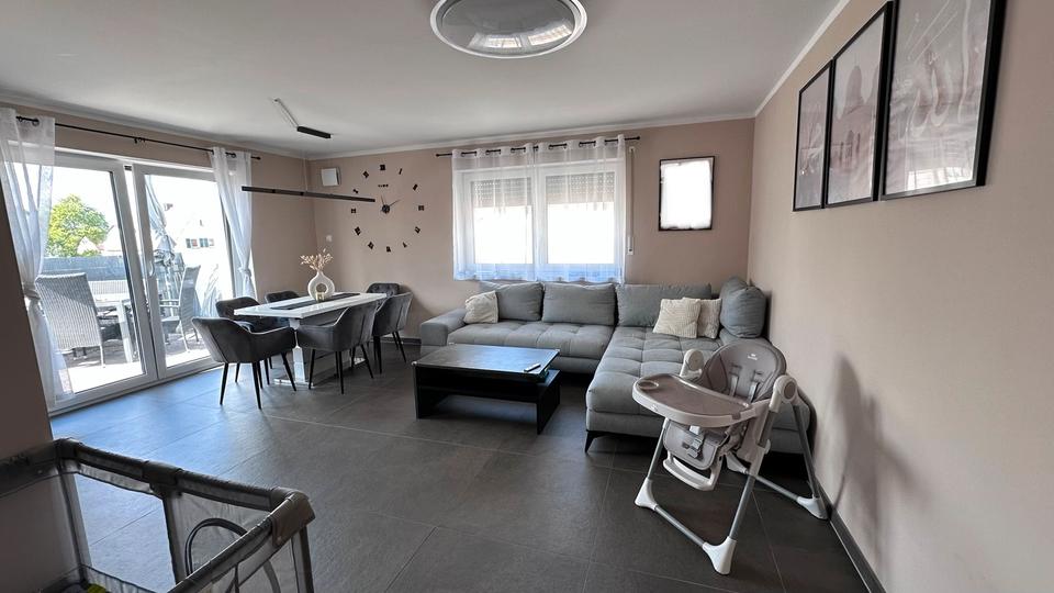 Etagenwohnung Schwandorf - 3 Zimmer, 110 m&sup2;, 1.200&euro; | Angebot:26631623