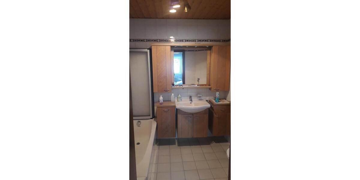 Dachgeschoßwohnung Polsingen - 8 Zimmer, 250 m&sup2;, 1.200&euro; | Angebot:25883171