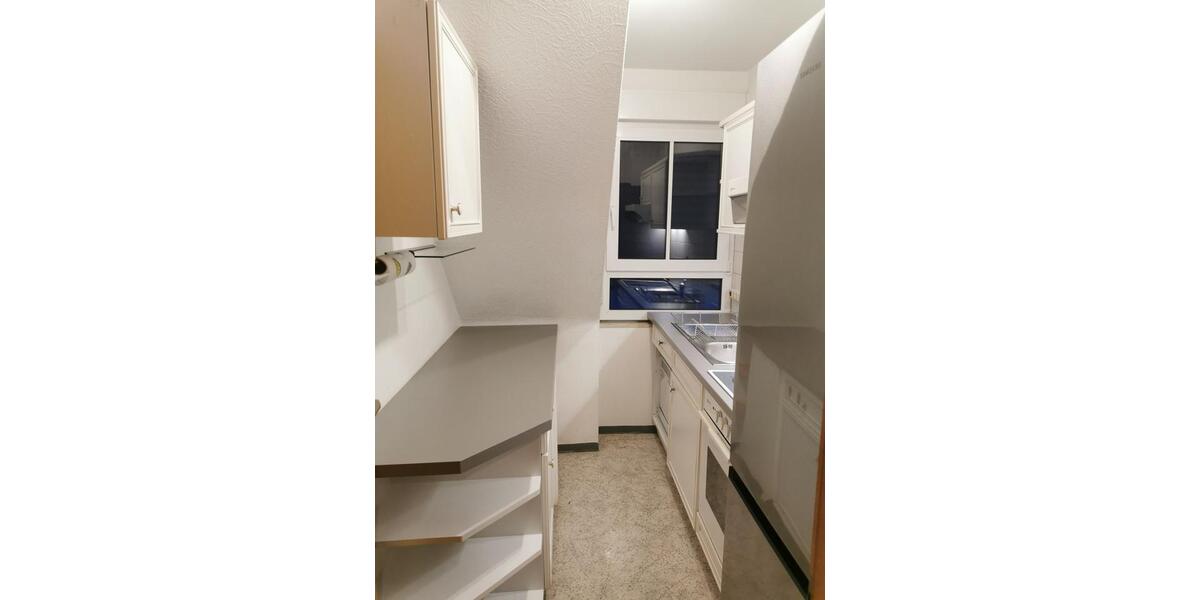 Helle 2 Zimmer DG Wohnung mit Balkon und Garage 2 zimmer