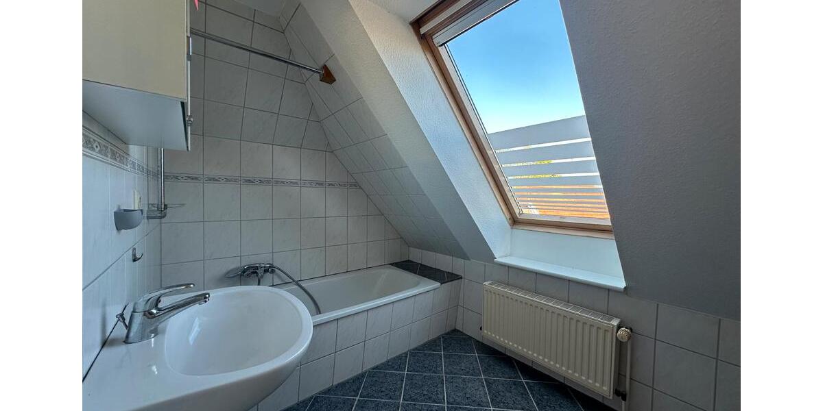 Dachgeschoßwohnung Jever - 3 Zimmer, 63 m&sup2;, 520&euro; | Angebot:26368157