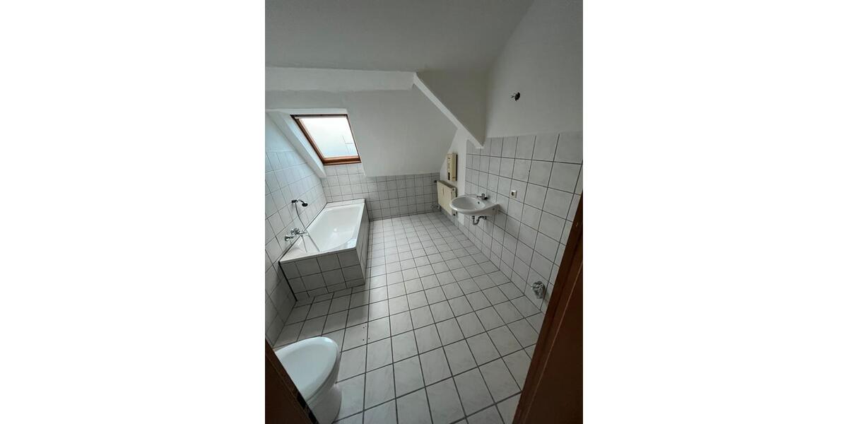 Etagenwohnung Eschershausen - 3 Zimmer, 90 m&sup2;, 400&euro; | Angebot:25046276