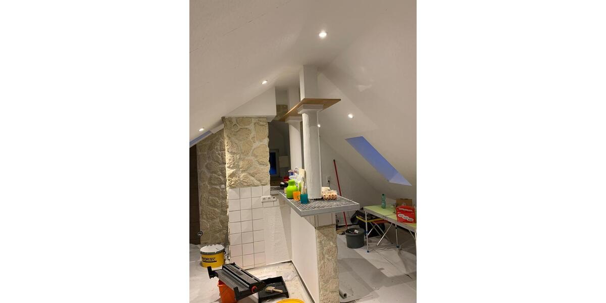 Modern renovierte Dachgeschosswohnung 1 zimmer