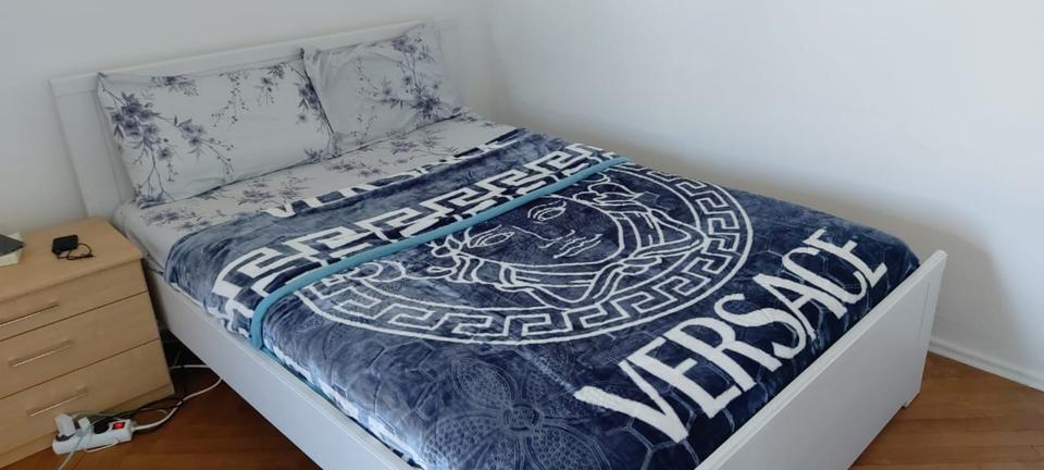 Ein Zimmer zur Untervermietung in einer 2-Zimmer-Wohnung