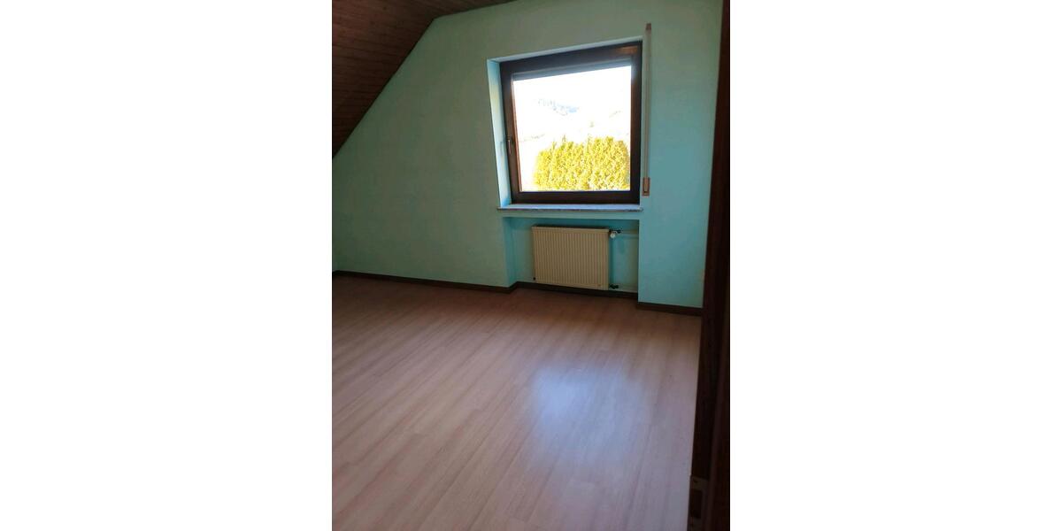 Dachgeschoßwohnung Irsch - 3 Zimmer, 88 m&sup2;, 650&euro; | Angebot:26284159