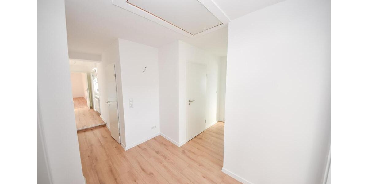 DIETZ: TOP TOP moderne 4-Zi. Wohnung - 1. Obergeschoss im 2-Familienhaus! 12 Garage + 2 PKW-Außenplätze 4 zimmer