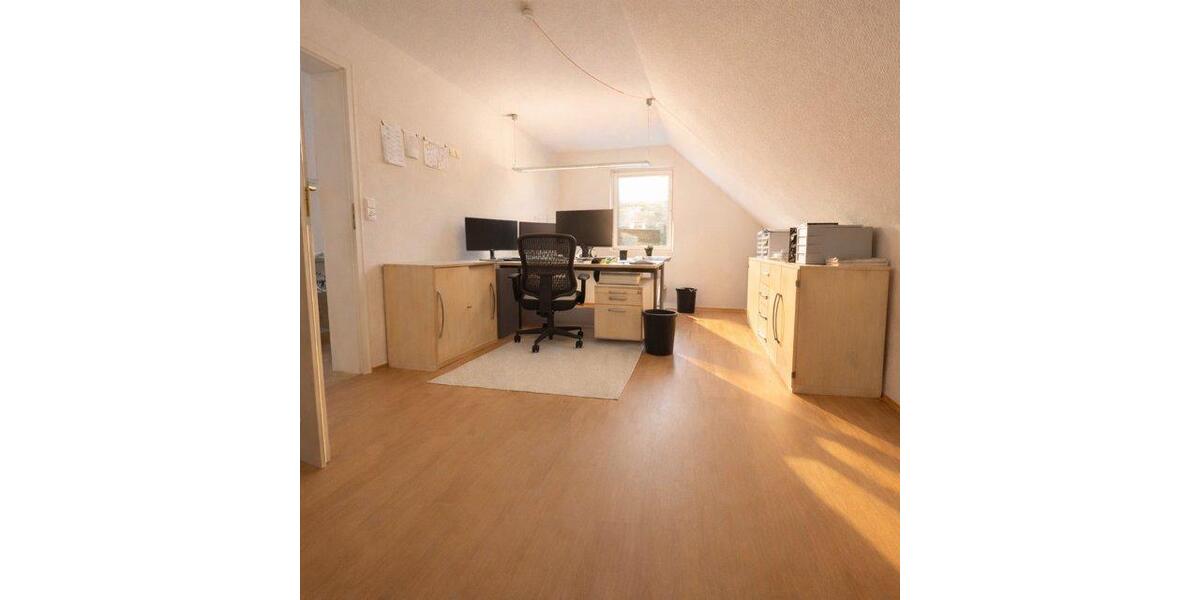 Einfamilienhaus Brackel - 7 Zimmer, 220 m&sup2;, 2.400&euro; | Angebot:26698292