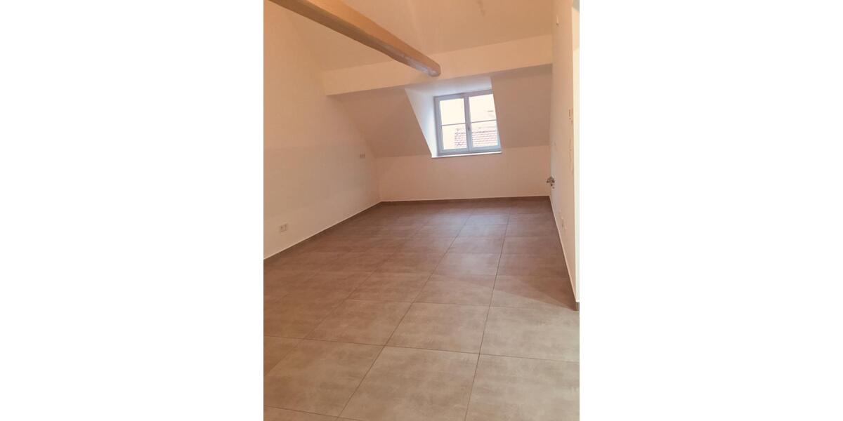 Dachgeschoßwohnung Volkach - 3.5 Zimmer, 80 m&sup2;, 899&euro; | Angebot:24415550
