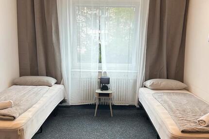 Einzelzimmer nahe Bahnstation – Parkplatz & WLAN inkl -Reinigung 1 zimmer