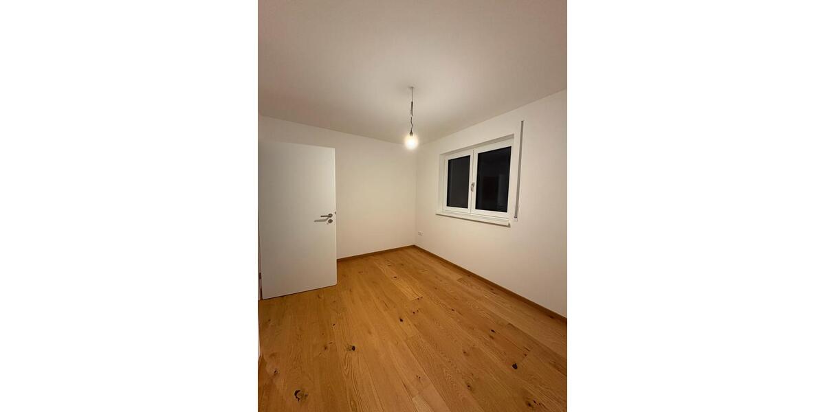 Etagenwohnung Patersdorf - 2 Zimmer, 81 m&sup2;, 990&euro; | Angebot:24396198