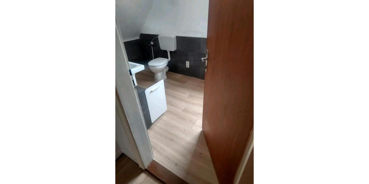 Dachgeschoßwohnung Neuental - 1 Zimmer, 77 m&sup2;, 700&euro; | Angebot:24706280
