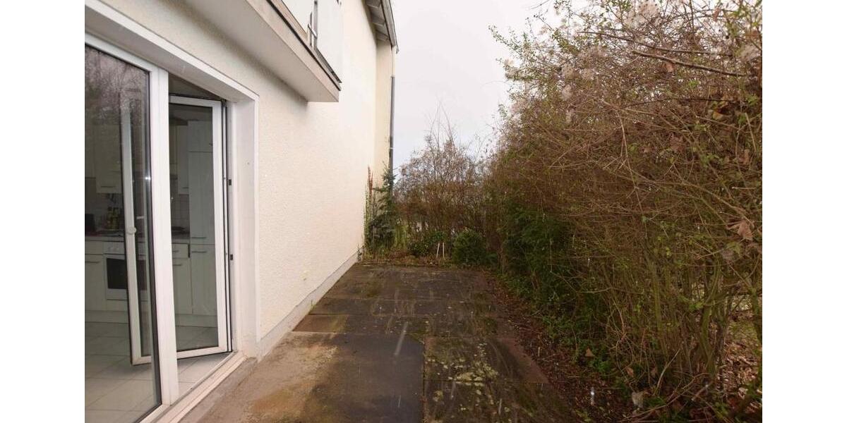 **Erdgeschosswohnung mit schöner EINBAUKÜCHE****FRISCH RENOVIERT und EINZUGSBEREIT* 3 zimmer