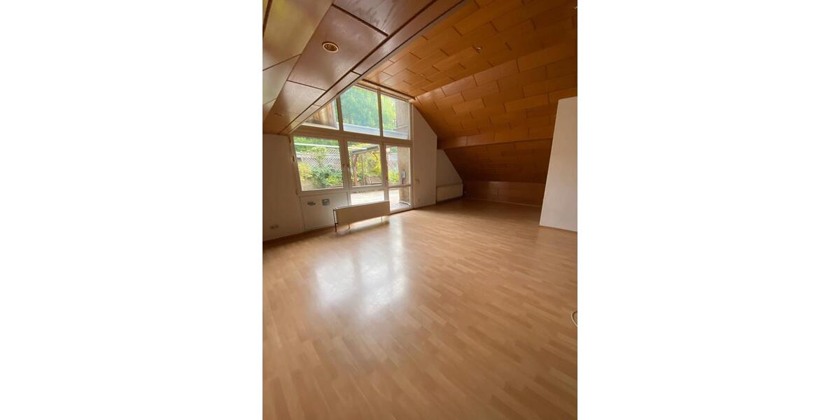 Dachgeschoßwohnung Beverungen - 4 Zimmer, 180 m&sup2;, 900&euro; | Angebot:26491222