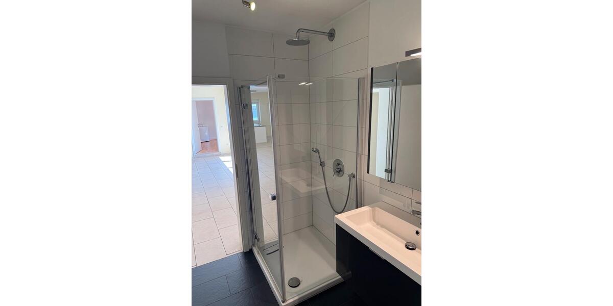 Dachgeschoßwohnung Zell (Mosel) - 6 Zimmer, 120 m&sup2;, 950&euro; | Angebot:26040618