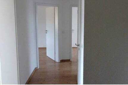 Gar nicht so schräg: Dachgeschoss - 3 12 Zimmer - renovierter Altbau - Garage - Zentrumslage!