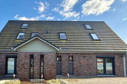 Neubaugleiche, hochwertige Tiefparterre-Wohnung mit Terrasse und Außenstellplatz Kiel-Russee