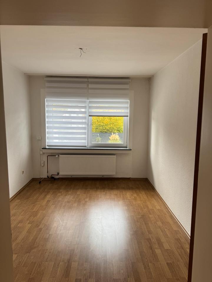 Helle 3 Zimmer großzügig geschnitten Wohnung in Schmachtdendorf zimmer