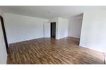 Familien-Zuhause in angenehmer Größe, 3 Zimmer mit Balkon, Laminat, Wannenbad, Gäste-WC, Aufzug
