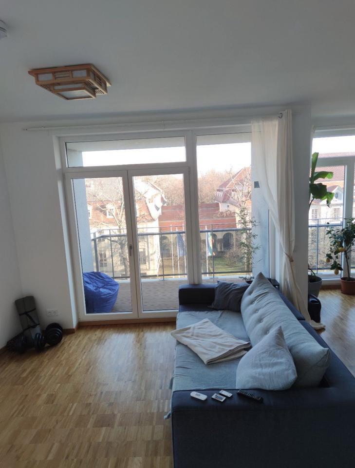 2 RaumWohnung (63m25 PersonenBalkonAufzug) sehr ruhige Lage