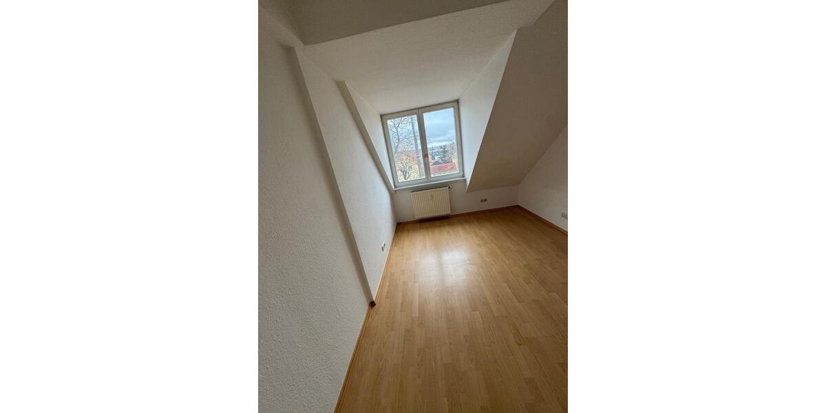 Dachgeschoßwohnung Zeitz - 3 Zimmer, 74 m&sup2;, 444&euro; | Angebot:25345038