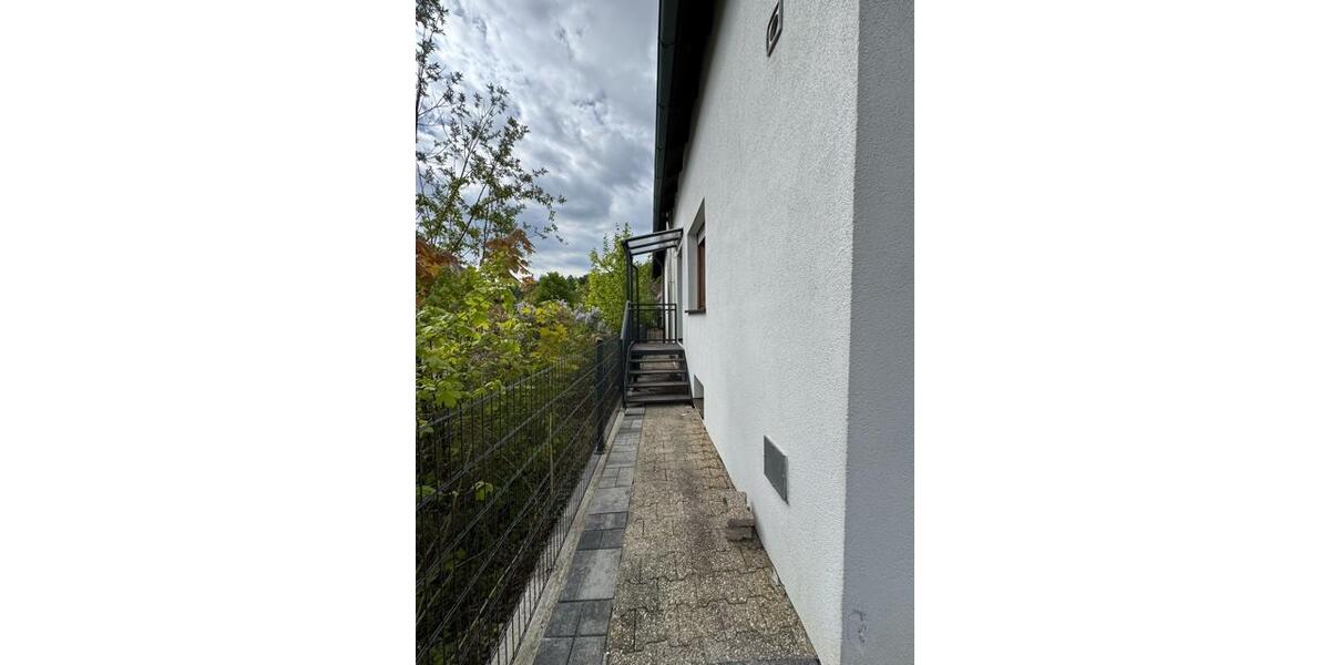 Erdgeschoßwohnung Deuerling - 3 Zimmer, 104 m&sup2;, 1.300&euro; | Angebot:26577853