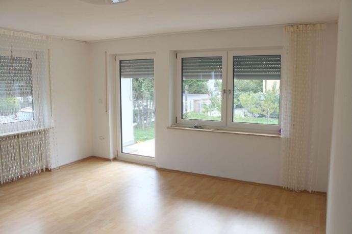 ZUVERLÄSSIGE NACHBARN GESUCHT: EG-Wohnung im Zweifamilienhaus 3 zimmer