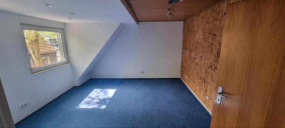 Dachgeschoßwohnung Duisburg Hamborn - 2 Zimmer, 60 m&sup2;, 600&euro; | Angebot:26241615