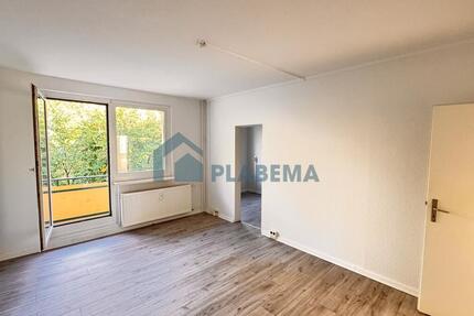 2 Zimmer, Balkon und Einbauküche, frisch renoviert zimmer