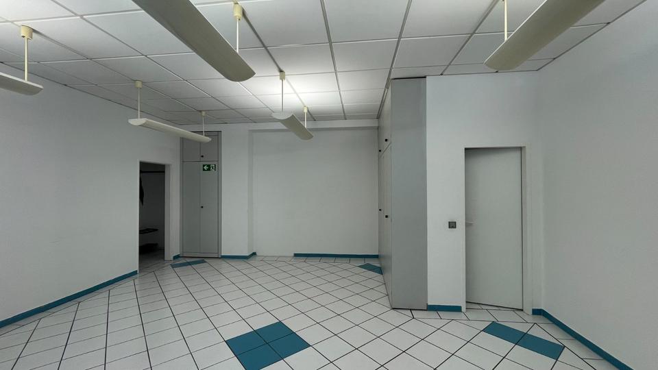 Freie LagerhallenBüro in 42857 Remscheid und 42119 Wuppertal zimmer